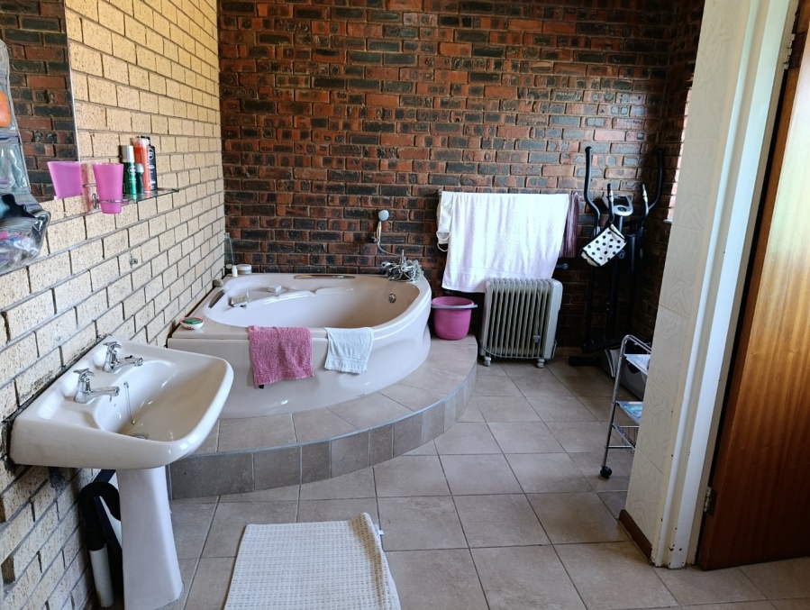5 Bedroom Property for Sale in Spitskop SH Free State